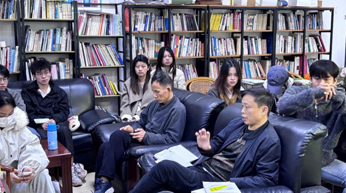 艺术与设计学院“字体遇见光”工作坊开展课程教学活动