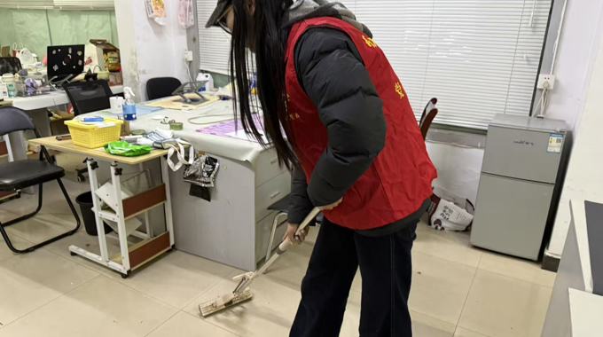 艺术与设计学院开展“践行责任担当，共创洁净环境”志愿清扫服务活动